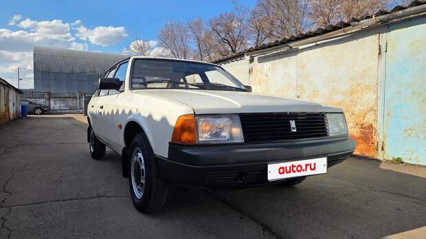 Продается почти новый Москвич-2141