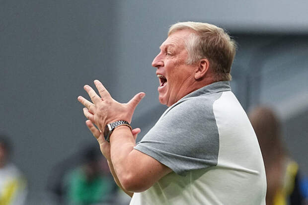 Тренер "Сочи" Осинькин заявил, что хотел уйти из клуба по ходу сезона