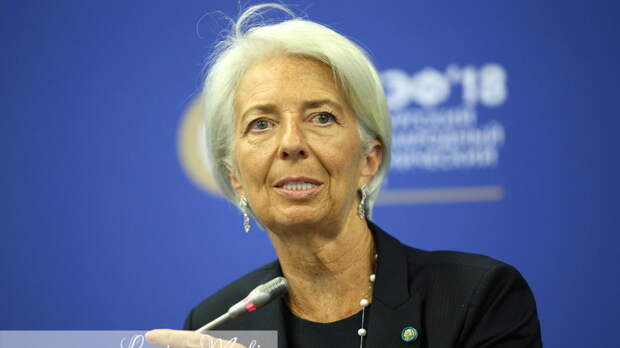 В WSJ назвали причину ухода Лагард во время выступления министра США в Давосе