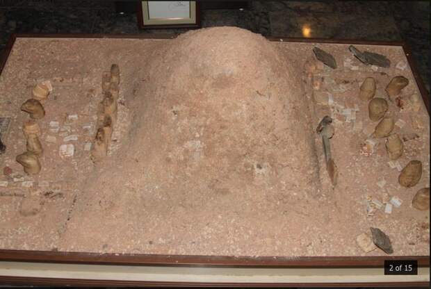 Пятидесятиметровый курган Антиоха на вершине горы Нимрут