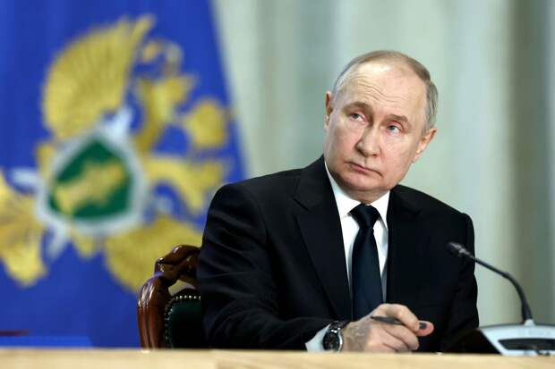 Путин проводит заключительную встречу с кабинетом министров в правительстве
