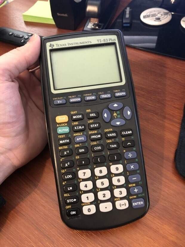 8. "TI-83 plus. Я использовал этот калькулятор, когда учился в старшей школе, а теперь использую его как преподаватель в старших классах! Ему 19 лет" 8. "TI-83 plus. Я использовал этот калькулятор, когда учился в старшей школе, а теперь использую его как преподаватель в старших классах! Ему 19 лет"