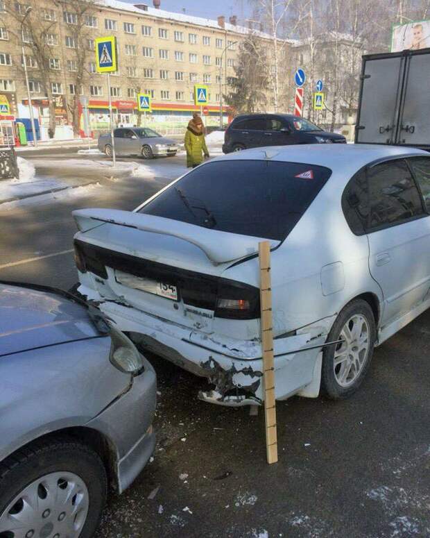 Владелец автомобиля затонировал задние фонари и дважды попал в ДТП за один день subaru, авария, авто, авто авария, автоприкол, дтп, прикол, тонировка