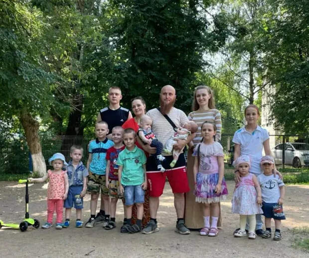 Иван Сухов с семьёй