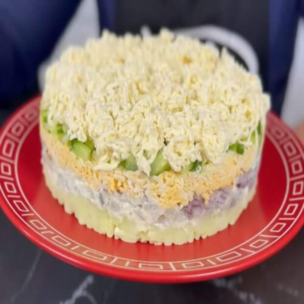 Рецепт, который удивит гостей: готовим «Корону Норвегии» – салат, который исчезает со стола быстрее оливье