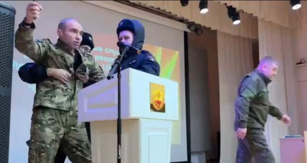 Люди выходят на трассу с обращением к Путину. А ветерана СВО, инвалида, власть с  этим погнала с трибуны