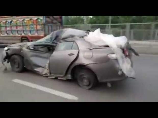Картинки по запросу LiveLeak - Crushed car driving on freeway