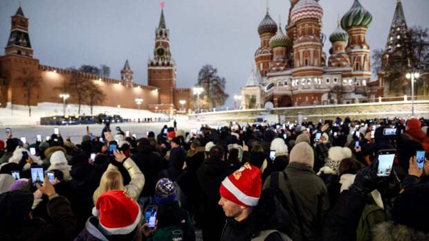 Новогодняя ночь – 2026: закрытая Красная площадь, обращение президента, отражение атак БПЛА и удар по Херсонской области