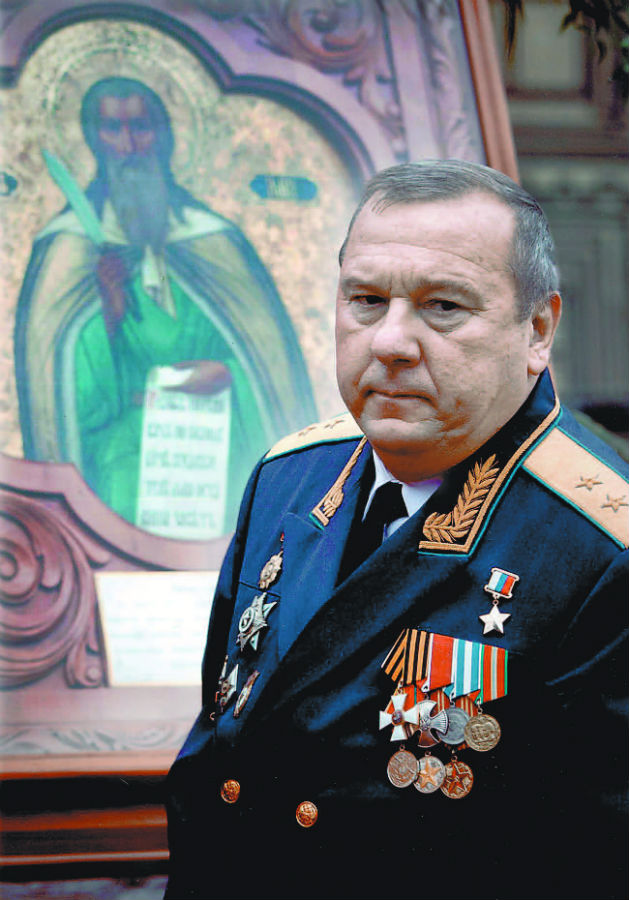 С иконой пророка Илии - покровителя ВДВ.