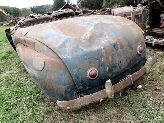 Еще один редкий автомобиль пенсильванского гаража. Это кабриолет Mercury 1941 года. авто, джанкярд, коллекция, коллекция автомобилей, олдтаймер, ретро авто, свалка автомобилей