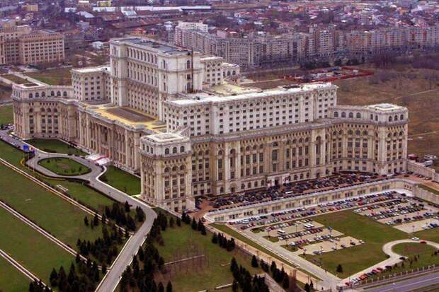 Здание парламента в Бухаресте, самое тяжёлое здание в мире архитектура, лифт, небоскрёб, рекорды, стадион