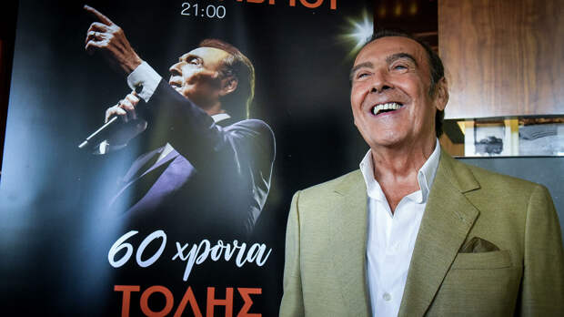 Умер греческий певец Толис Воскопулос 
