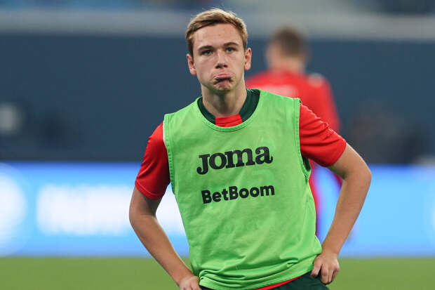 Португальский "Порту" интересуется полузащитником "Локомотива" Батраковым