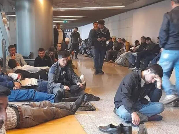 «Халява кончилась»: мигранты из Таджикистана массово уезжают из России вместе с семьями — СМИ