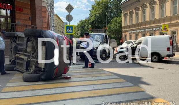 На улице Гиляровского в Москве произошло массовое ДТП