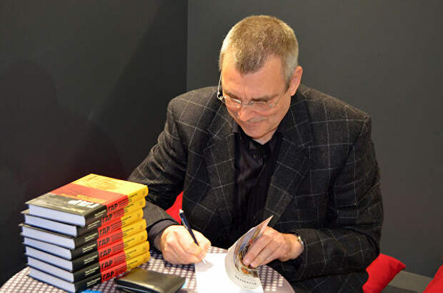 Автор книги Опыт восточных немцев после объединения Германии Томас Абэ на книжной ярмарке Non/fiction 