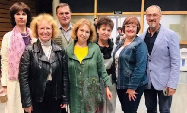 В Санкт-Петербурге группа преподавателей проводила молебны за Зеленского