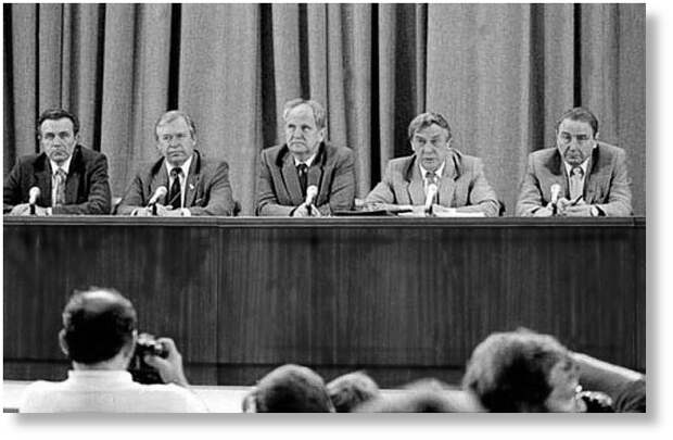 Члены ГКЧП на пресс-конференции август 1991 года, кадр из программы "Время".