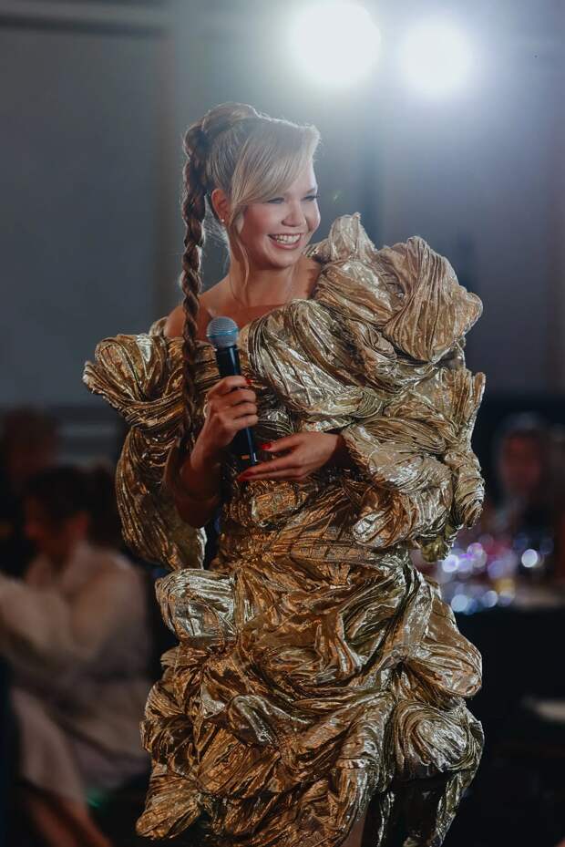 Ёлка первая: Иван Ургант, Мария Миронова и Ксения Собчак