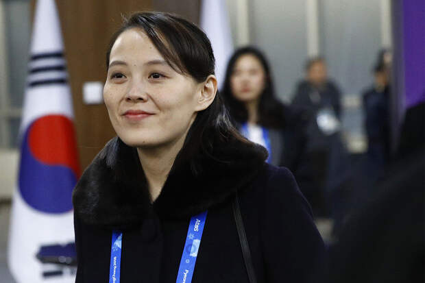 Захарова получила от Ким Ё Чжон вазу, а в ответ подарила картину Сафронова