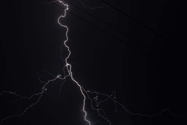 ABC News: в Австралии молнии почти одновременно ударили в трех человек