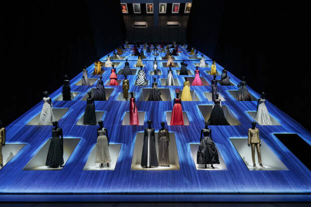 Выставка «Кристиан Диор: Дизайнер мечты» покоряет Токио