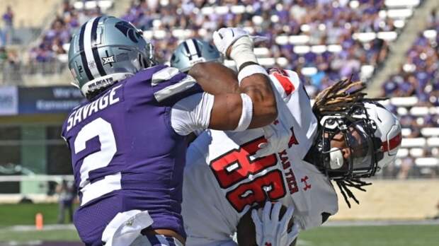 kansas-state-football-player-appeared-shoot-his-shot-opposing-cheerleader