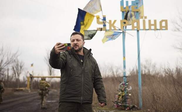 Прощальное селфи Зеленского на выезде из Харькова — верная примета, что город сдадут
