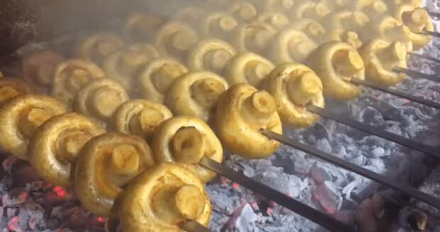 Шампиньоны на мангале: крутой шашлык в быстром маринаде