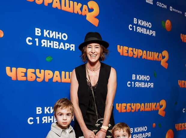 Актриса Ольга Сутулова появилась на красной дорожке с детьми от Стычкина