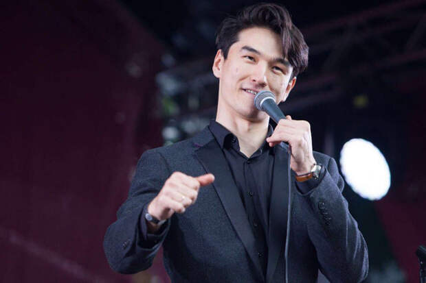 Комик Нурлан Сабуров заявил, что планирует вернуться в Россию