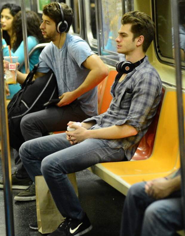 Знаменитости, которые сколотили состояние, но продолжают вести обычный образ жизни