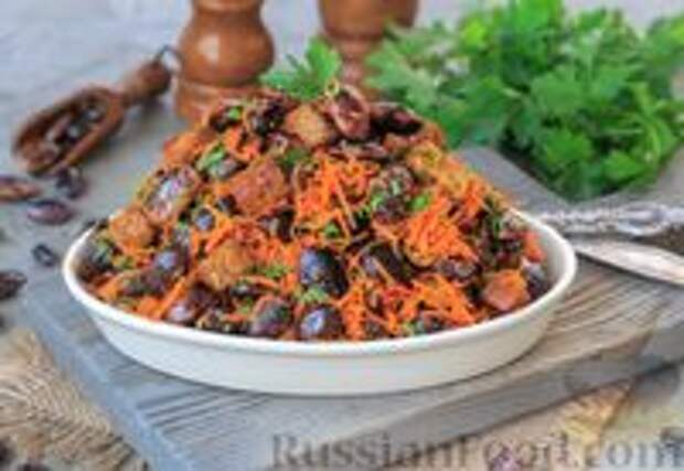 Фото к рецепту: Салат с фасолью, морковью и сухариками