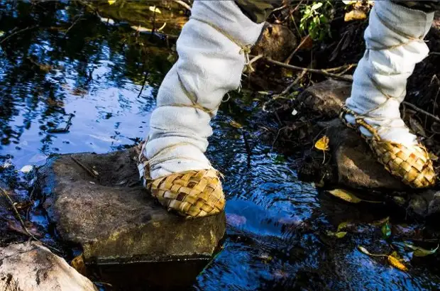 Пример лаптей и онучей