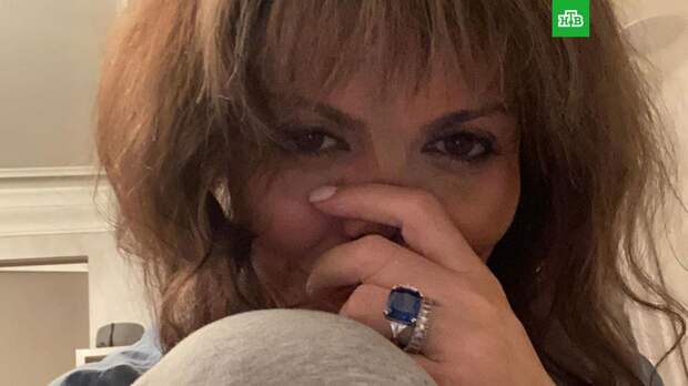 Алиса Казьмина съехала с детьми из особняка Аршавина