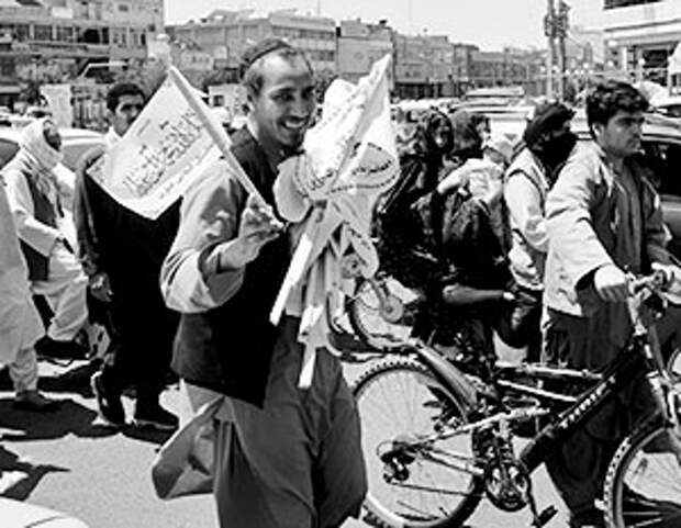 Боевики-талибы мирно вошли в сдавшийся им Кабул