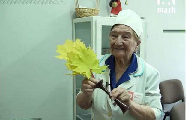 Сейчас Розе Гавриловне 94 года, а она по-прежнему принимает пациентов.