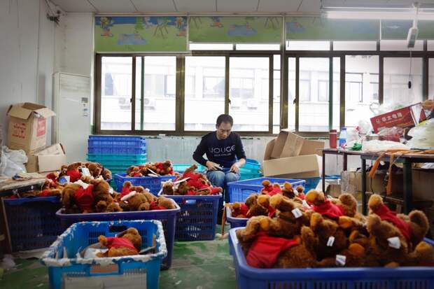 6 фото из города, где производят все вещи с пометкой «Made in China»
