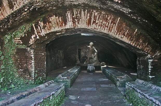 Итальянские митриумы и другие подземные храмы.