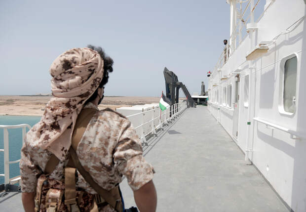 Хуситы атаковали три судна в Красном и Аравийском морях