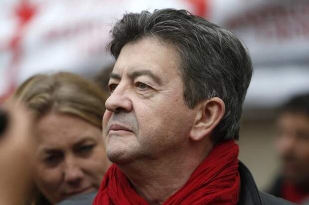 Cредний курс покупки/продажи наличного доллара в банках Москвы на 16:00 мск составил 72,45/73,81 руб.