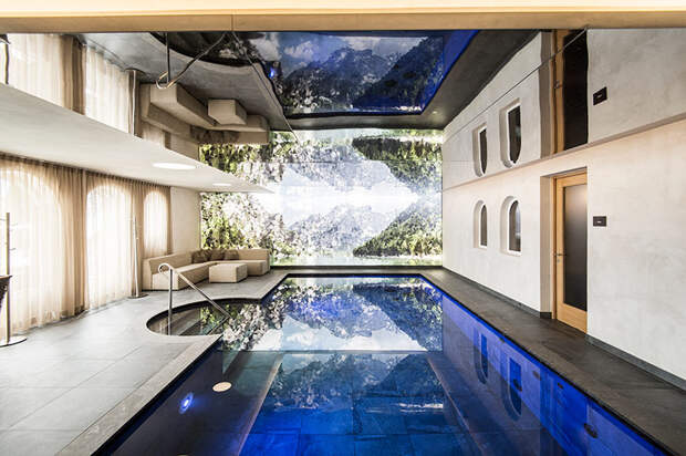 Отель с бассейном на высоте 50 метров в Италии