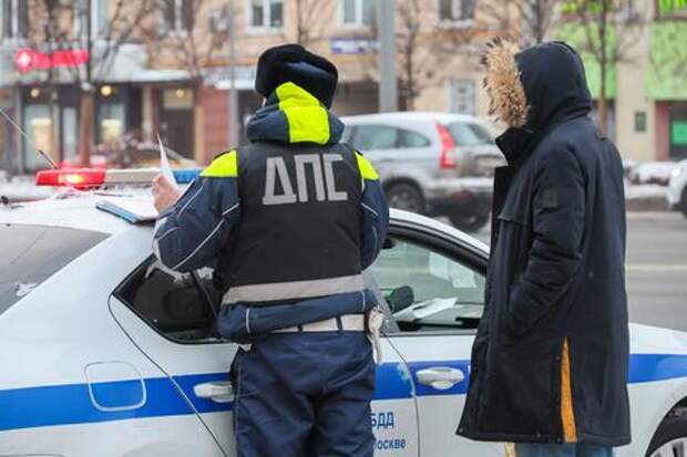 Рейсовый автобус и легковушка столкнулись лоб в лоб на трассе под Новороссийском