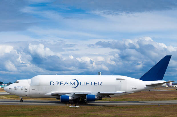 Самый объемный грузовой самолет: Boeing 747 Dreamlifter