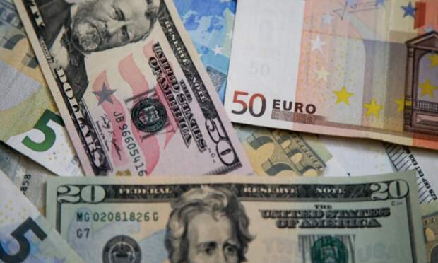 Курсы доллара и евро вновь растут на открытии торгов