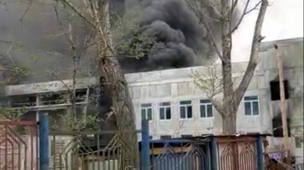 В Петропавловске-Камчатском загорелось здание строящейся школы