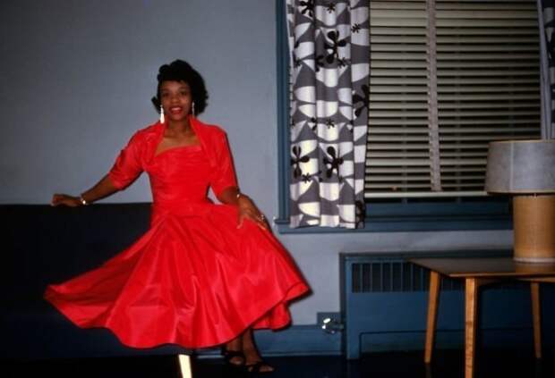 17. На вечеринке, 1956 г. 20 век, 20 век в цвете, 50-е, 50-е года, жизнь в Америке, жизнь в сша, старые фотографии, сша