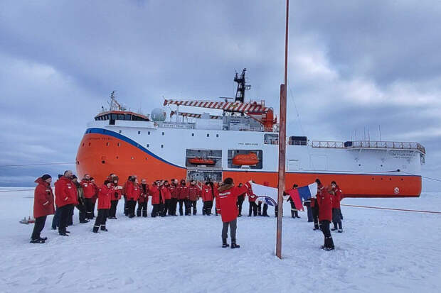 ААНИИ: дрейфующая полярная станция "Северный полюс-41" завершила работу