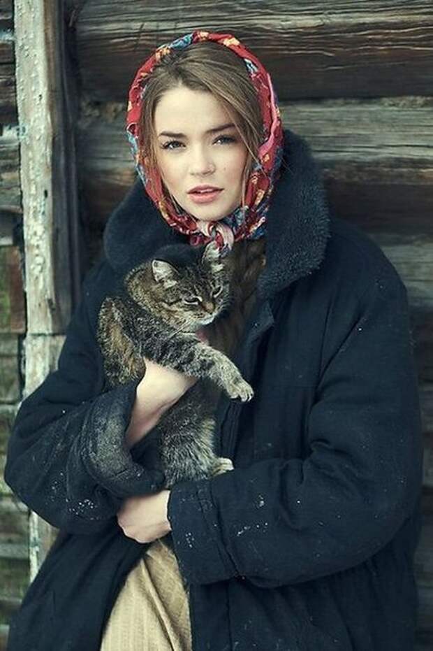Девушки в русских нарядах