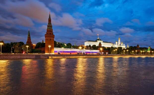 Волонтеры: Интерес к информации о службе по контракту проявляют москвичи всех возрастов. Фото: М. Денисов mos.ru. Пресс-служба мэра и Правительства Москвы